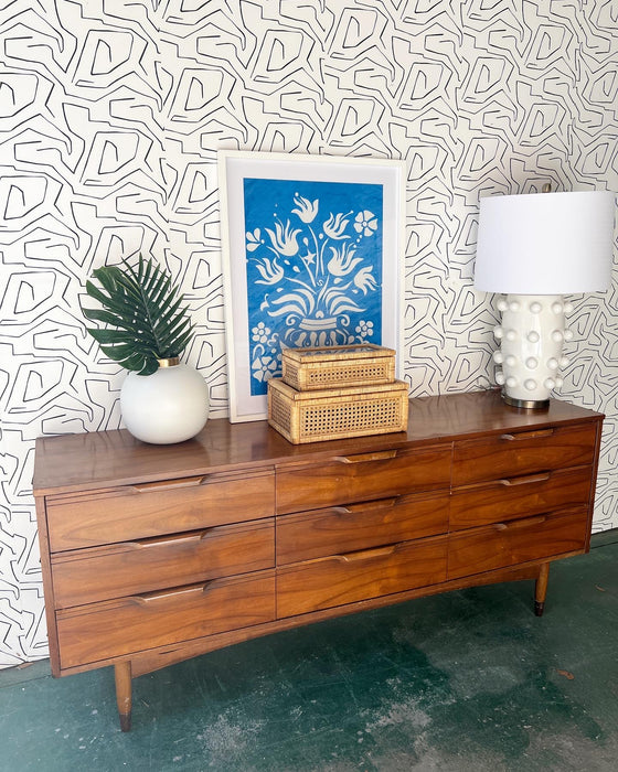 Vintage Mid Century 9 Drawer Dresser - #11H01