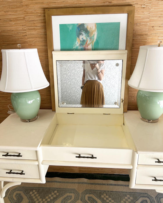 Vintage Vanity - #04A20