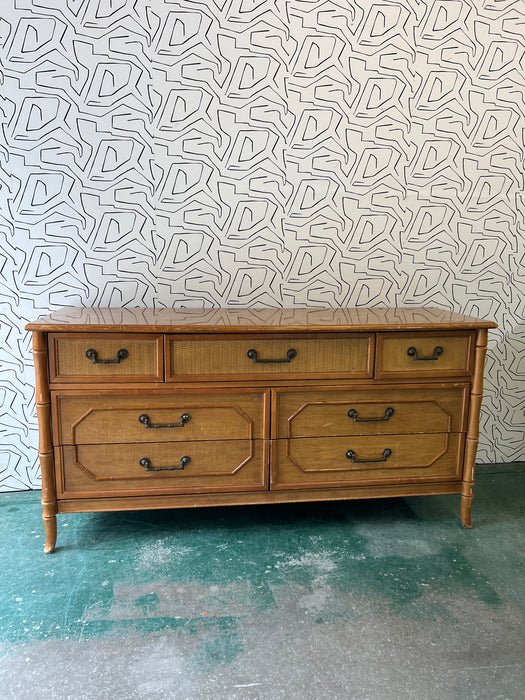Broyhill 7 Drawer Chest - #04B09