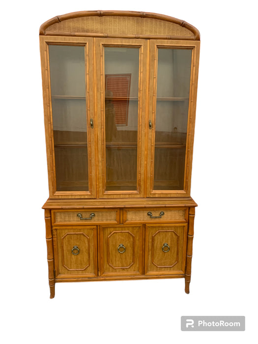 Vintage Broyhill China Cabinet - #05C02